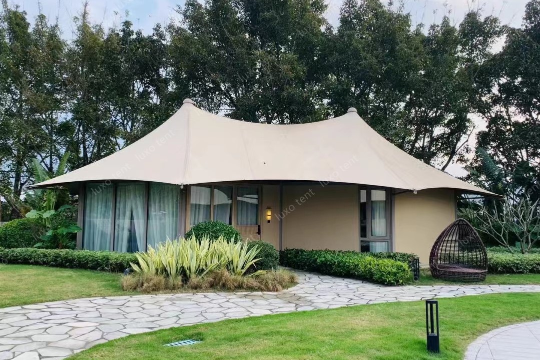 двособен луксузен полигонски хотелски шатор со пвдф покрив и тврд ѕид
