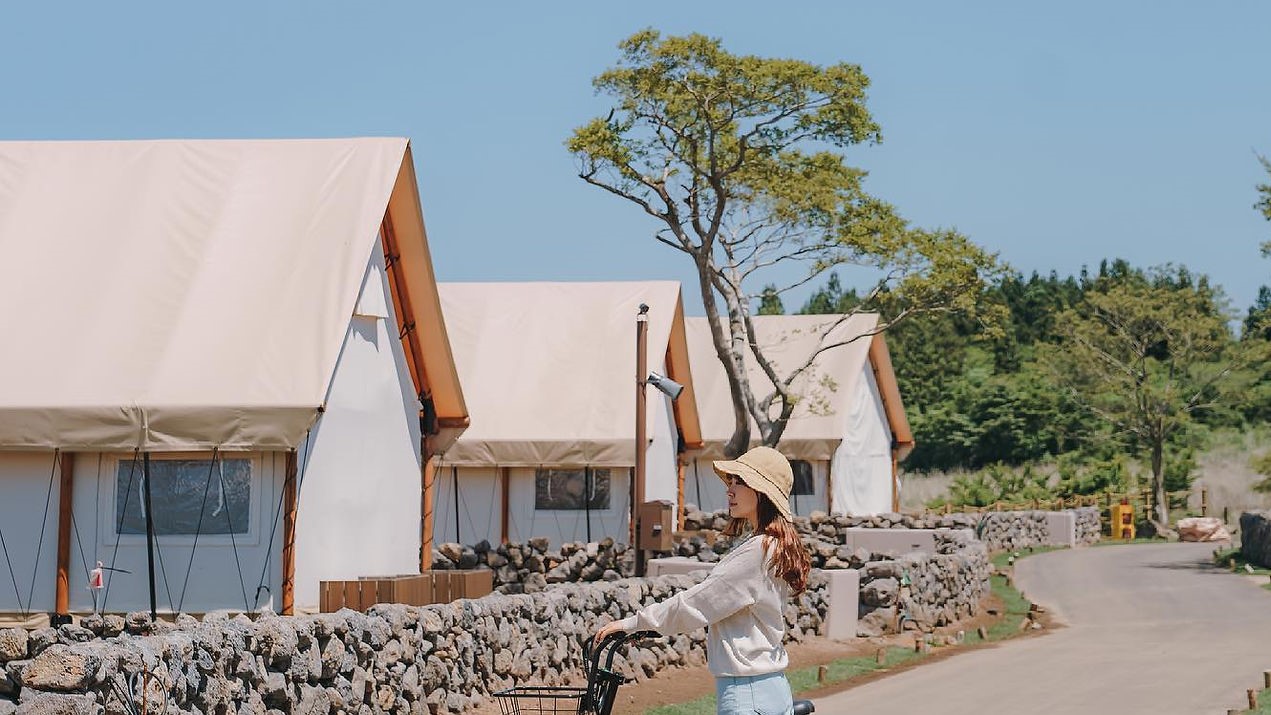 Tentes de safari en toile imperméable oxford blanc de luxe glamping 4 saisons pour camping