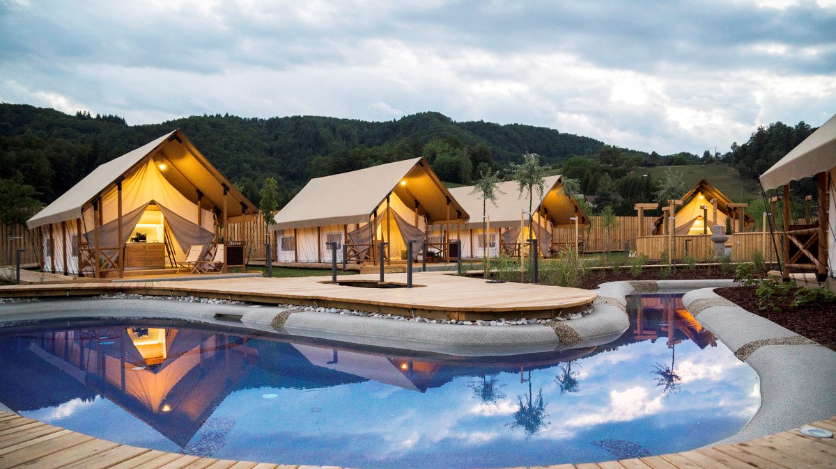 Fábrica de tendas de China Lenzo con marco de madeira para vivir cómoda casa de tenda de safari para resort