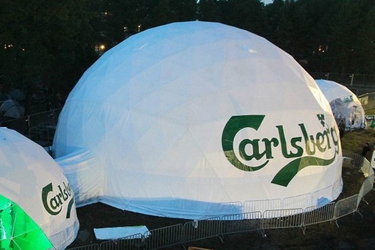grande tente d'événement à dôme géosésique rond avec logo client de 20 m