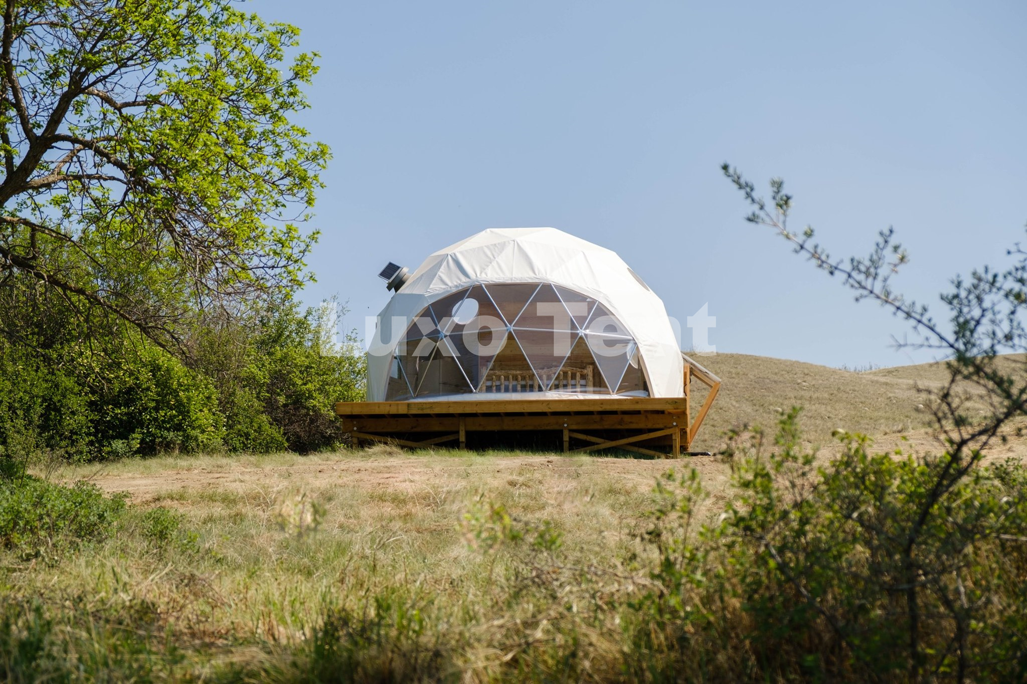 Maison de tente à dôme géodésique de 5 m avec ventilateur d'extraction solaire