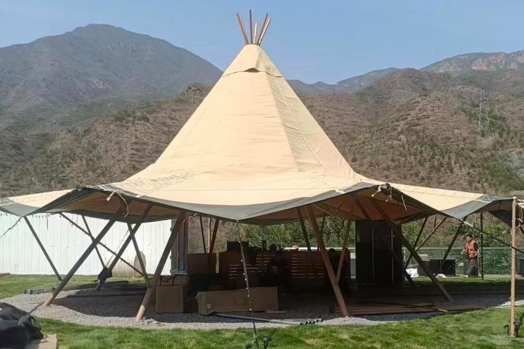 Veliki tipi šator s baldahinom