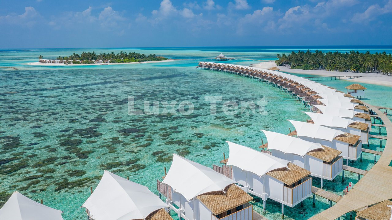 Палатка с мембранной структурой на Мальдивах Hotel8