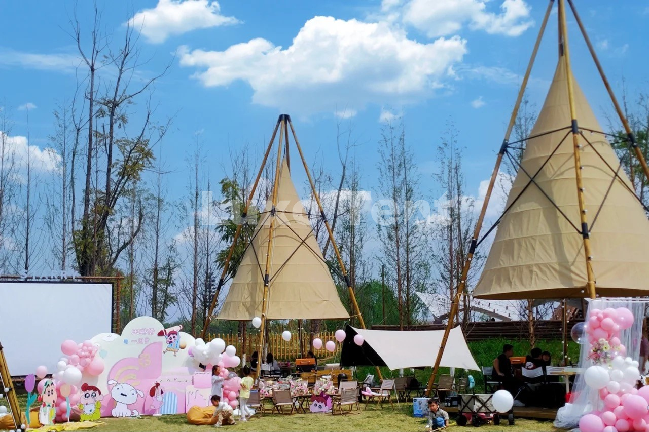 Dreieckiges kegelförmiges Bambuslaternen-Überdachungszelt für Geburtstagsfeier