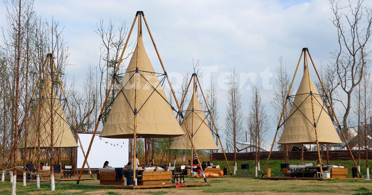 Trojuholníkový kužeľový bambusový stan s prístreškom