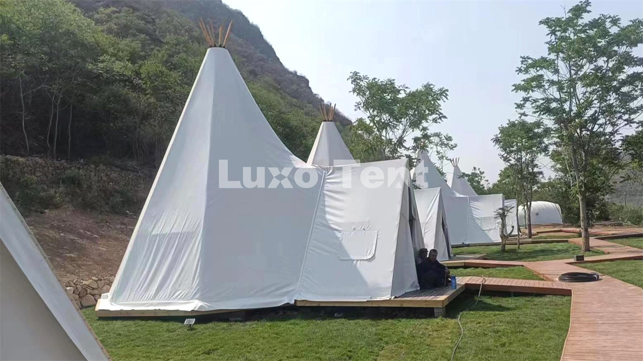 خيمة تيبي بيضاء صغيرة للتخييم في الهواء الطلق للبالغين