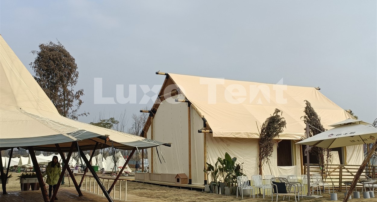 Estructura de madeira Glamping Safari Tenda House1