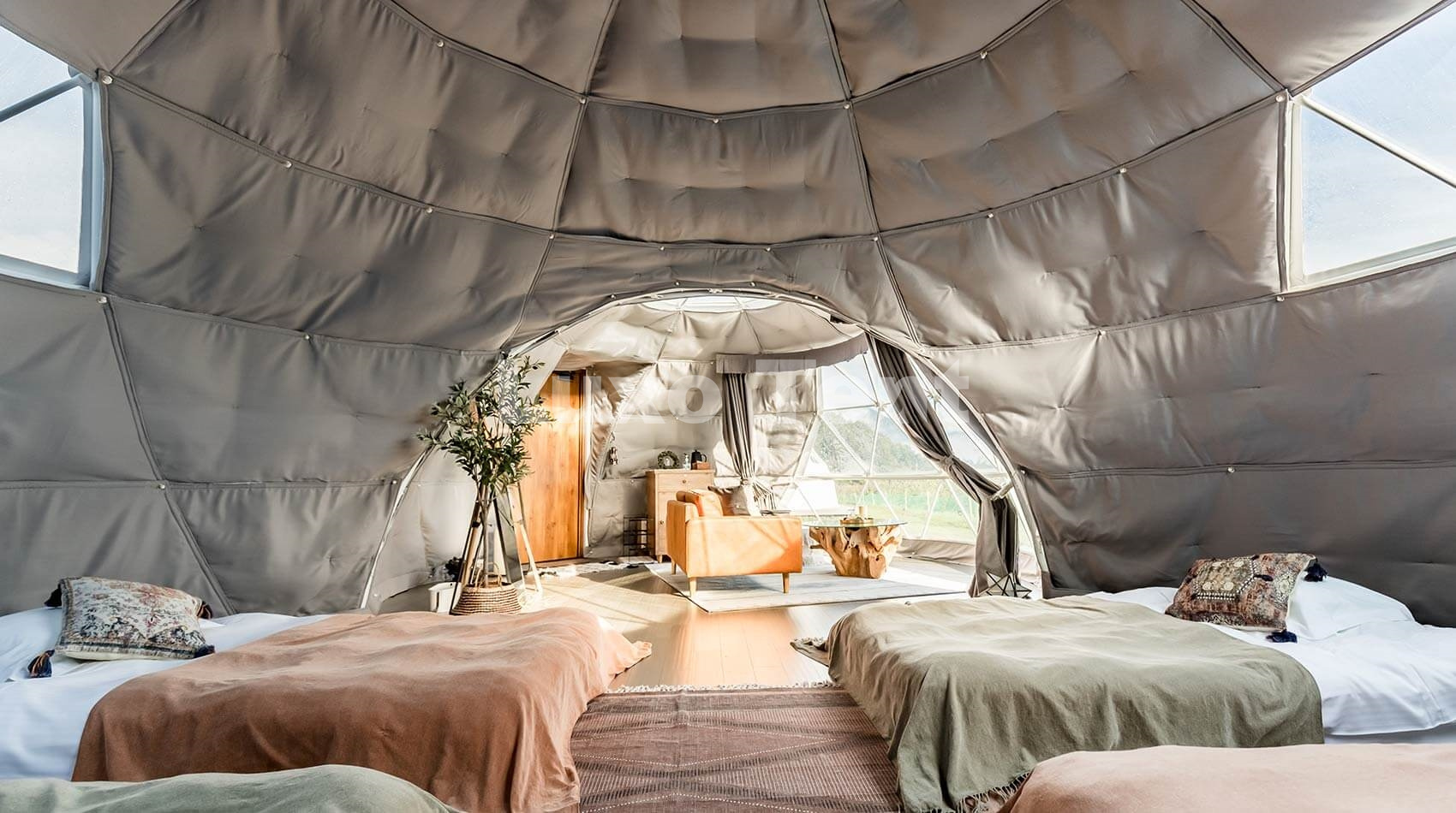 съединена куполна палатка с изолация